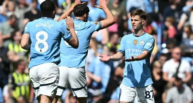 صراع التأهل إلى دوري الأبطال يشتد: من يحجز مقعده في الدوري الإنجليزي الممتاز؟