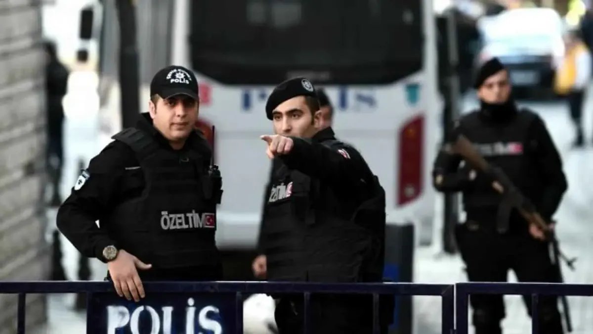 مقتل شرطيين في هجوم مسلح على مركز شرطة في إزمير التركية والقبض على المنفذ