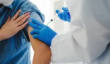 روسيا تعلن عن لقاح علاجي واعد للسرطان: تفاصيل ومزايا