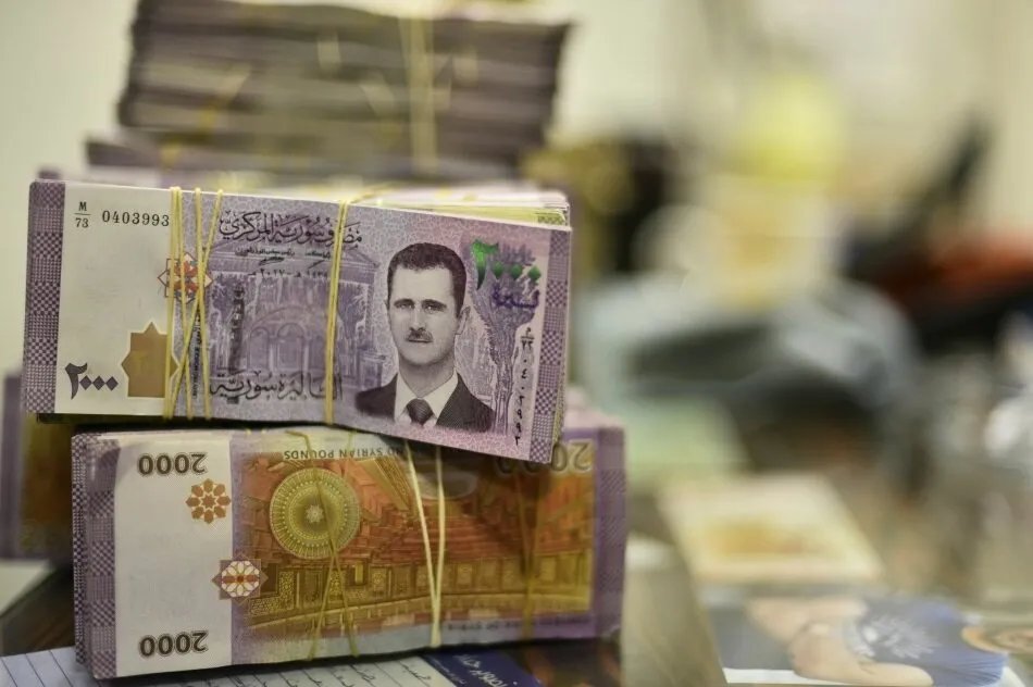 تحديث فوري: أسعار صرف الدولار واليورو والذهب مقابل الليرة السورية في السوق السوداء اليوم الخميس 11/9/2025