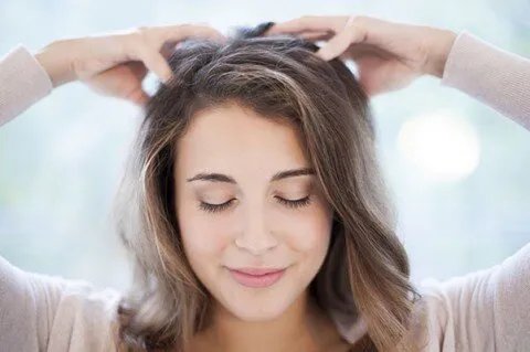 دلك فروة رأسك: طريقك لتعزيز نمو الشعر وتحسين صحته وفوائد أخرى