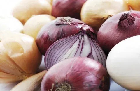 البصل: كنز غذائي يعزز المناعة ويحمي من الجلطات.. تعرف على فوائده