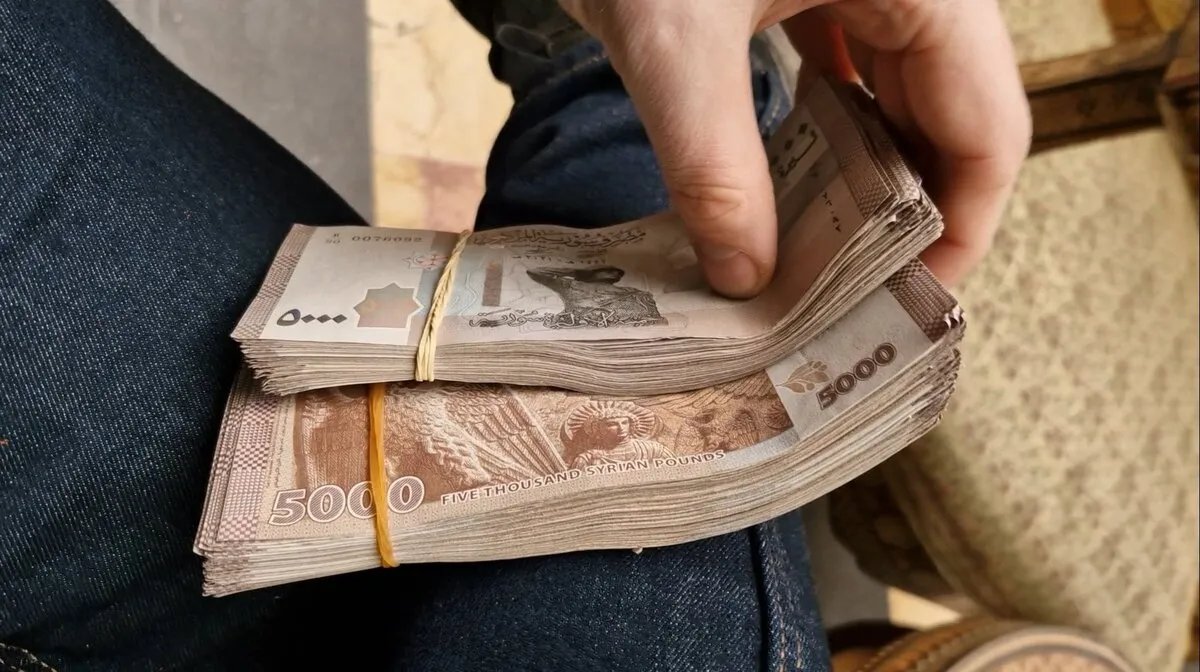 تحديث فوري: أسعار صرف الدولار واليورو والذهب مقابل الليرة السورية في السوق السوداء اليوم الأحد 14 سبتمبر 2025