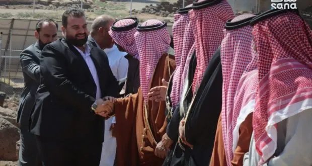 محافظ السويداء يبحث مع وجهاء العشائر سبل عودة النازحين وتعزيز الأمن
