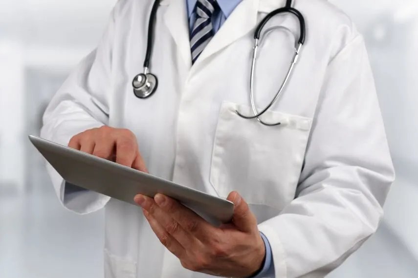 وفود طبية بريطانية تجري عمليات نوعية وعلاجات متطورة في مشفى حمص الوطني