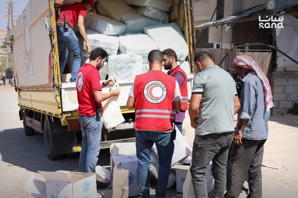 الهلال الأحمر يوزع 4000 سلة صحية على النازحات في مراكز الإيواء المؤقتة بدرعا بالتعاون مع اليونيسيف