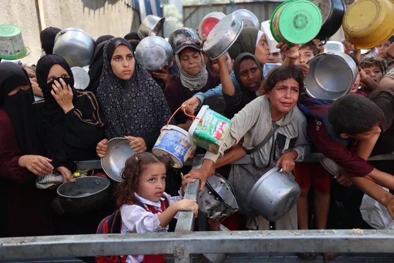 المجاعة تفتك بغزة: ارتفاع عدد الضحايا الفلسطينيين إلى 4 بينهم طفل