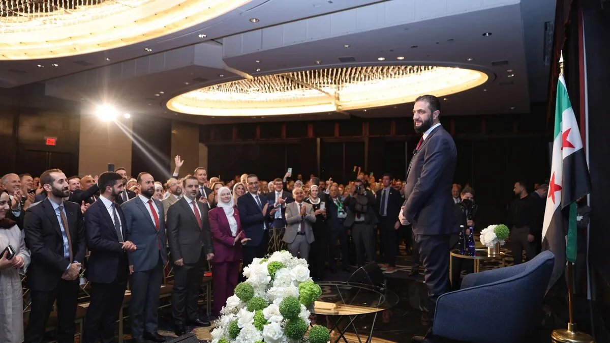 الشرع يدعو السوريين في نيويورك إلى الوحدة خلال لقائه بالجالية السورية