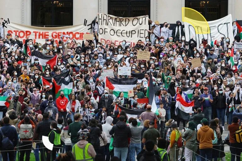 غضب في نيويورك: احتجاجات حاشدة تندد بمجازر غزة وتحرج كامالا هاريس خلال فعالية ترويجية