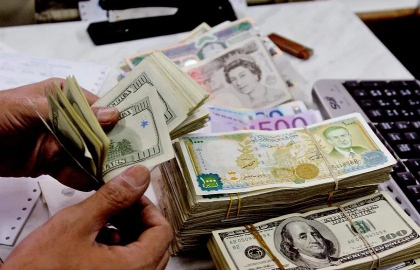 تذبذب أسعار الصرف والذهب في السوق السوداء السورية: نظرة على أسعار 17 أبريل 2025