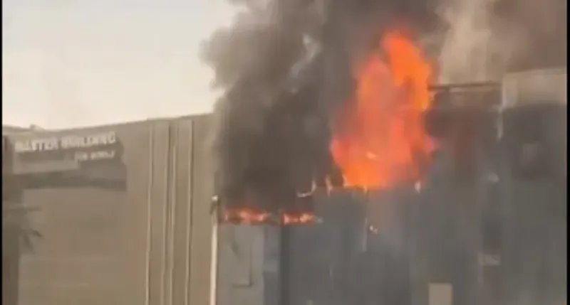 السيطرة على حريق ضخم في مجمع تجاري بمنطقة زيونة وسط بغداد