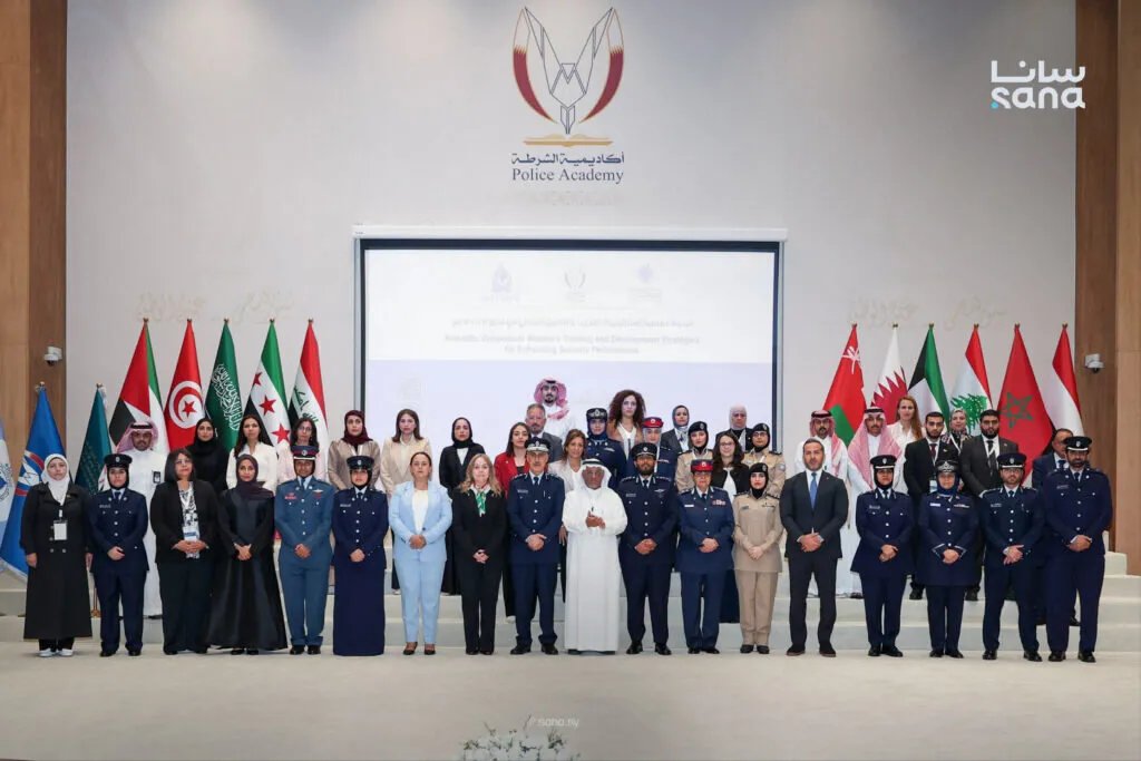 وفد من الداخلية السورية يناقش استراتيجيات تدريب الشرطة النسائية في ندوة بالدوحة