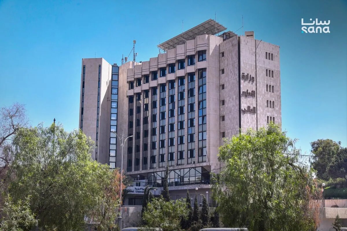 وزارة التعليم العالي تطلق تطبيق التسجيل الإلكتروني لمفاضلات القبول الجامعي 2025-2026