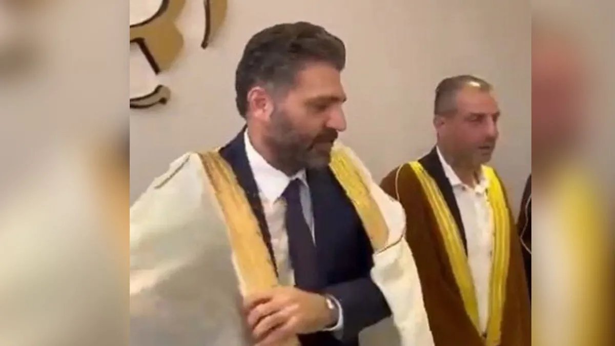 غضب واعتذار: وزير الثقافة السوري يثير جدلاً بزيارة لشخصية مرتبطة بالنظام السابق