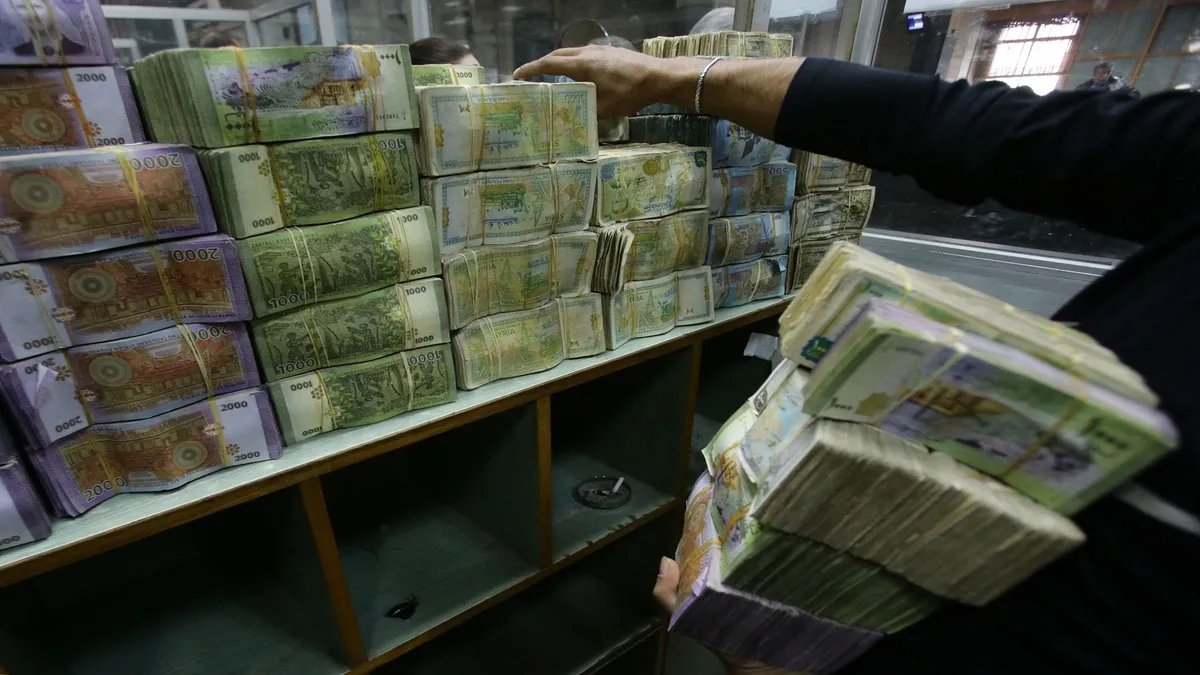 تذبذب أسعار الصرف والذهب في السوق السوداء السورية: نظرة على أسعار اليوم الجمعة 18 أبريل 2025
