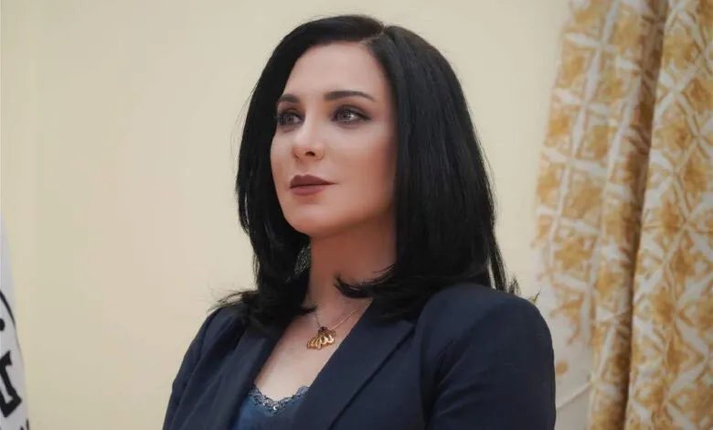 سلاف فواخرجي ترد بقوة على منتقديها وتوجه رسالة حادة للإعلام والحكومة السورية بشأن تدمير الآلات الموسيقية