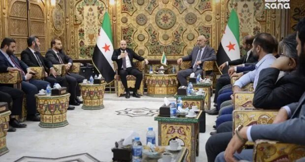 وزير الطاقة يبحث في دير الزور تطوير قطاعات الكهرباء والنفط والمياه وتلبية احتياجات الأهالي