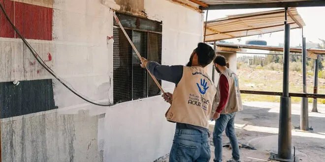 حملة "حمص بلدنا" تنير مستوصف بابا عمرو وتجمّل مداخل المدينة