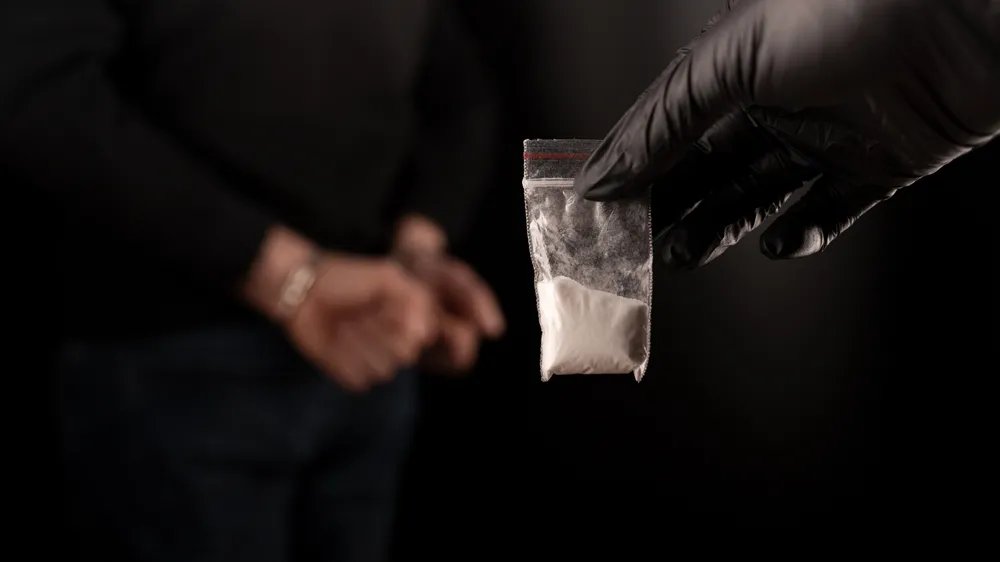ألمانيا: اعتقال سوري ستيني في كيل بتهمة حيازة مخدرات وأسلحة