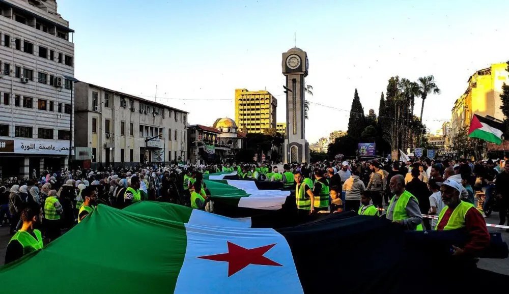 حمص تستذكر مجزرة ساحة الساعة: الآلاف يجددون العهد مع الشهداء