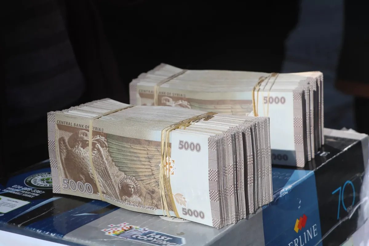 تحديث فوري: أسعار صرف الدولار واليورو والذهب مقابل الليرة السورية في السوق السوداء اليوم