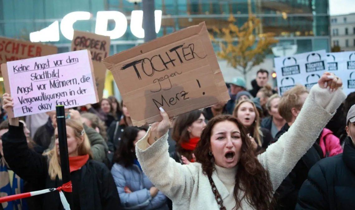 غضب في ألمانيا: مظاهرات حاشدة ضد تصريحات ميرتس حول الهجرة و"مشهد المدينة"
