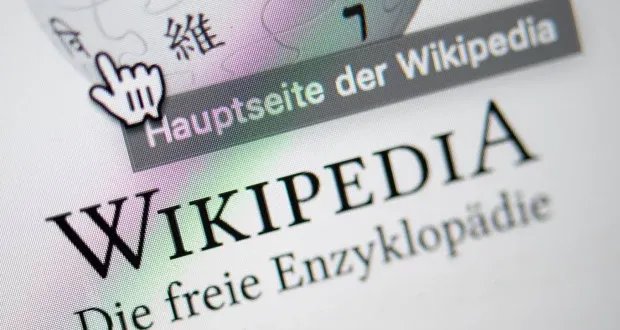 إيلون ماسك يطلق "غروكيبيديا" تحدياً لـ "ويكيبيديا" وسط اتهامات بالتحيز