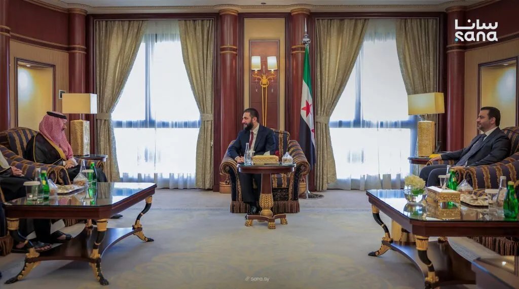 الرئيس الشرع يبحث العلاقات الثنائية مع وزير الخارجية السعودي في الرياض