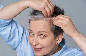 دراسة تكشف: الشيب المبكر قد يكون آلية طبيعية لحماية الجسم من السرطان