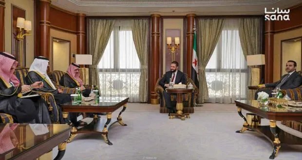 الرئيس الشرع يبحث تعزيز العلاقات والتعاون مع السعودية ويلتقي رئيس الفيفا في الرياض