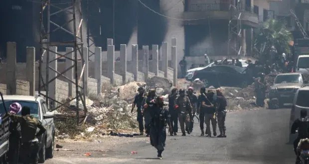 إسرائيل تتبرأ ظاهرياً من الهجري: هل تتخلى تل أبيب عن دعم انفصال السويداء رغم تسليحها للفصائل؟