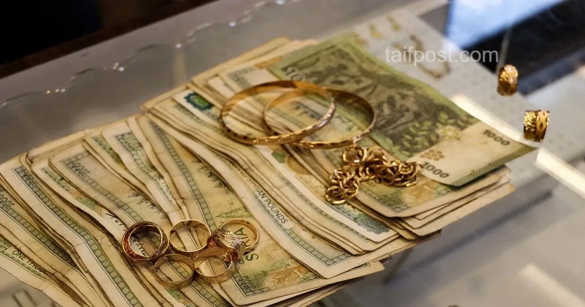 تراجع طفيف لليرة السورية أمام الدولار مع استمرار ارتفاع أسعار الذهب