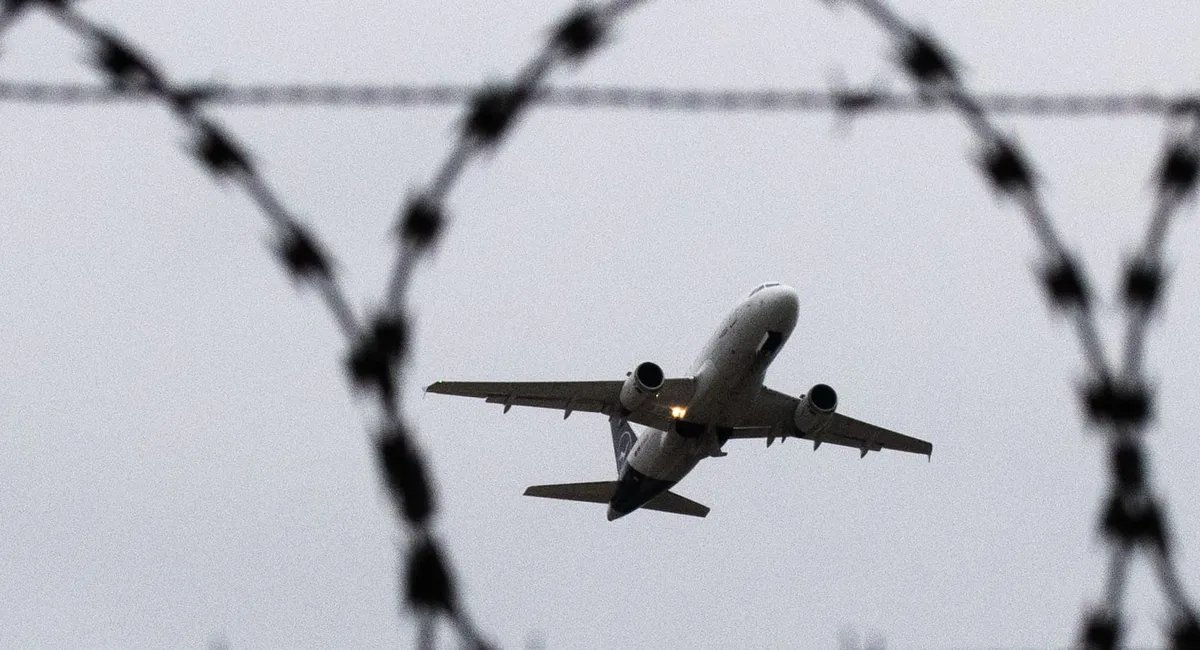 أوروبا تشدد إجراءات ترحيل السوريين والأفغان: نهج جديد يثير الجدل