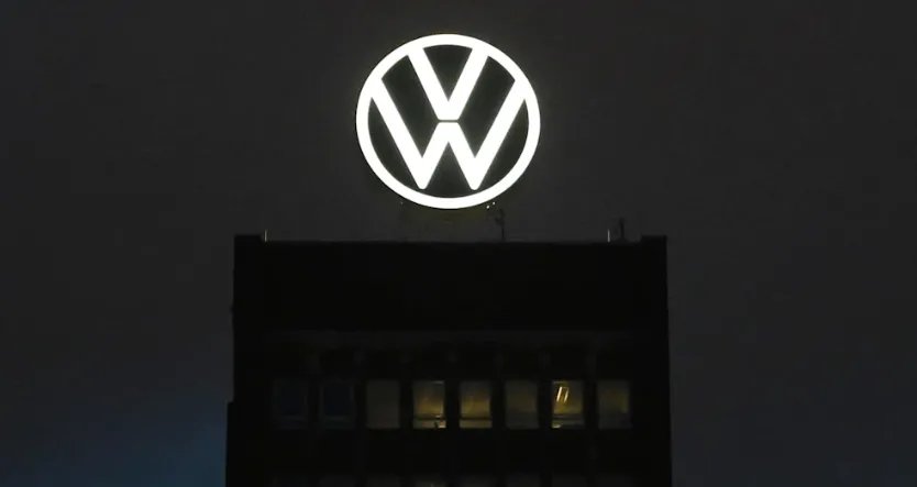 صدمة في صناعة السيارات الألمانية: فولكسفاغن تتكبد خسائر فادحة بسبب بورشه