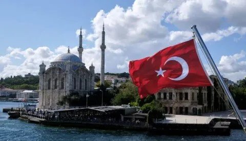 تركيا تحقق قفزة في إيرادات السياحة: 24 مليار دولار في الربع الثالث