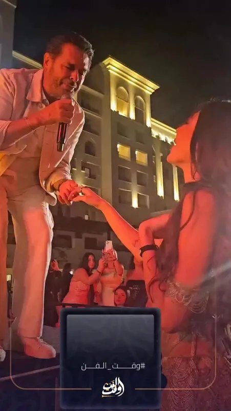 راغب علامة يغازل ملكة جمال لبنان بيرلا حرب في حفل بالأردن.. شاهد الفيديو!