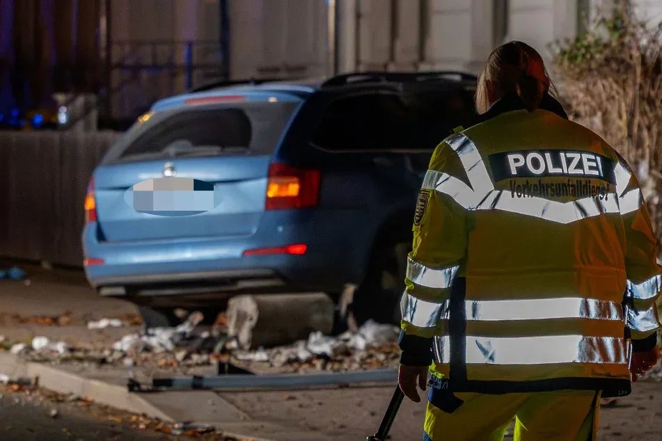 ليلة الهالوين تتحول إلى فاجعة: مصرع فتاة في حادث دهس بمدينة تسيتاو الألمانية