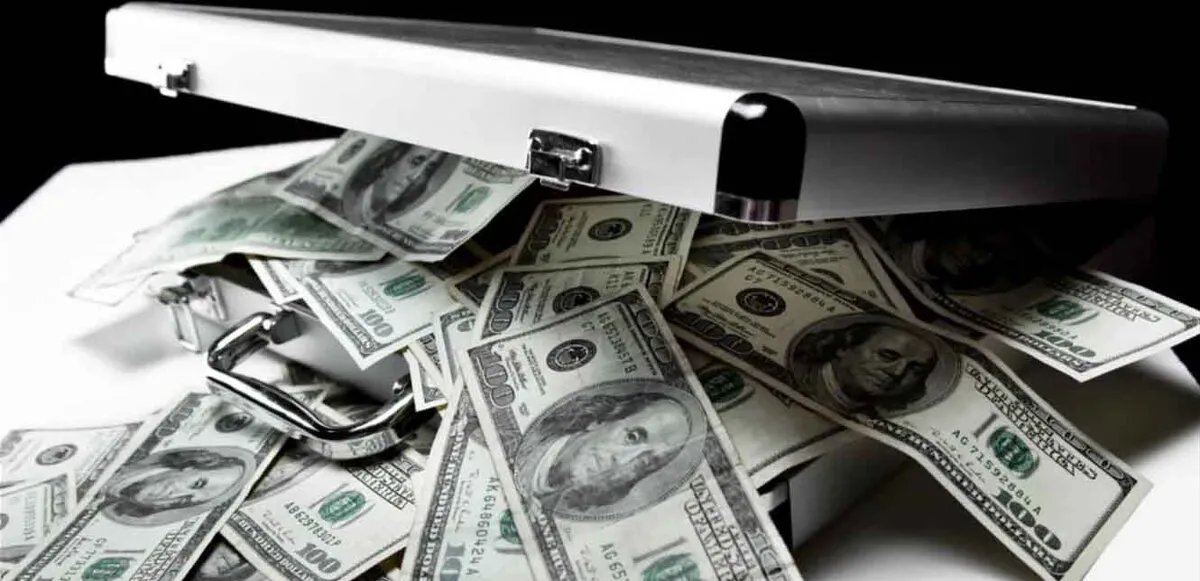 حظ عاثر يتحول إلى ثروة: رجل يفوز بـ 500 ألف دولار بسبب نسيانه