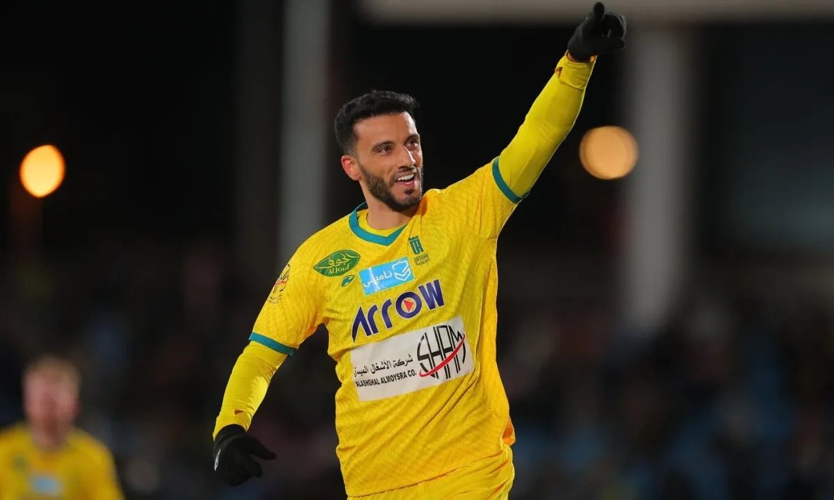 عمر السومة: مسيرة حافلة من دير الزور إلى العالمية وأرقام قياسية في الملاعب العربية