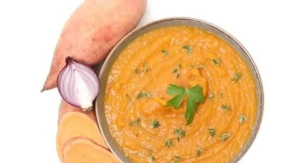 دليل تحضير شوربة البطاطا الحلوة الكريمية: وصفة سهلة ومغذية