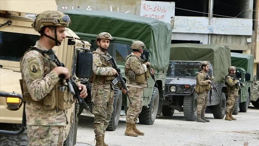 الجيش اللبناني يعتقل سوريين ويضبط أسلحة ومخدرات في مداهمات بالبقاع وزحلة