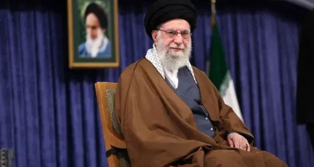 المرشد خامنئي يؤكد: الاستسلام هو هدف أمريكا الوحيد، والتعاون بيننا مستحيل