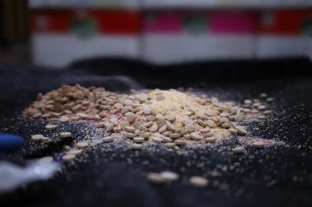 درعا: إحباط محاولة تهريب كمية كبيرة من الكبتاغون عبر معبر نصيب الحدودي