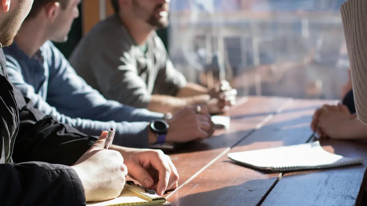 تقرير يكشف: فجوة كبيرة في توظيف وأجور المهاجرين في ألمانيا مقارنة بالألمان