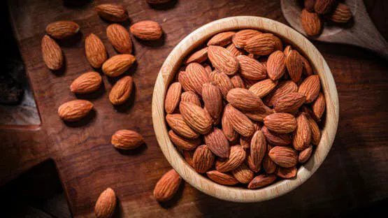 اكتشف أغذية تتفوق على اللوز في غناها بالمغنيسيوم: قائمة بأفضل المصادر