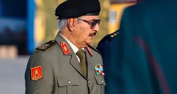 ليبيا على صفيح ساخن: تحركات حفتر تثير التساؤلات حول مستقبل العملية السياسية