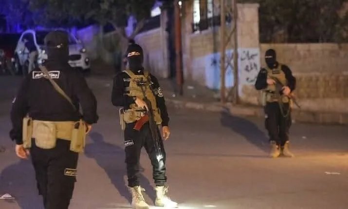 حملة أمنية في حمص ودير الزور تسفر عن اعتقال ستة مطلوبين بينهم قيادي بارز