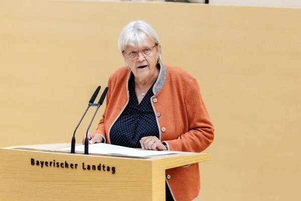 فيديو يثير الجدل في ألمانيا: نائبة برلمانية تشبه المهاجرين بالقرود وتثير غضباً واسعاً