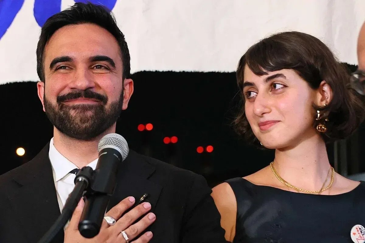 قصة زهران ممداني: كيف فاز أول مسلم بمنصب عمدة في مدينة نيويورك؟