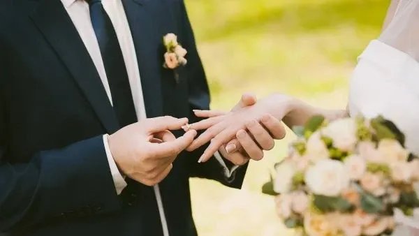 أسرار ورؤى: ماذا يعني حلم الزواج للعزباء؟ تحليل نفسي وروحي